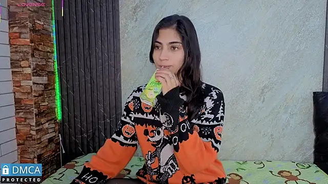 SolBeaumont1 online show from September 10, 7:36 pm