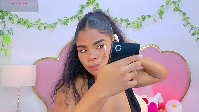 NahiaraReina online show from December 2, 1:39 pm