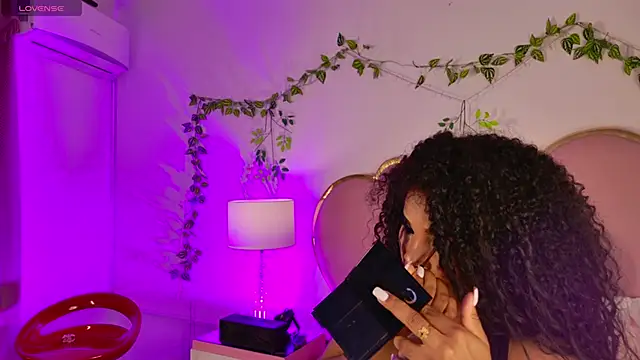 NahiaraReina online show from April 26, 1:53 pm