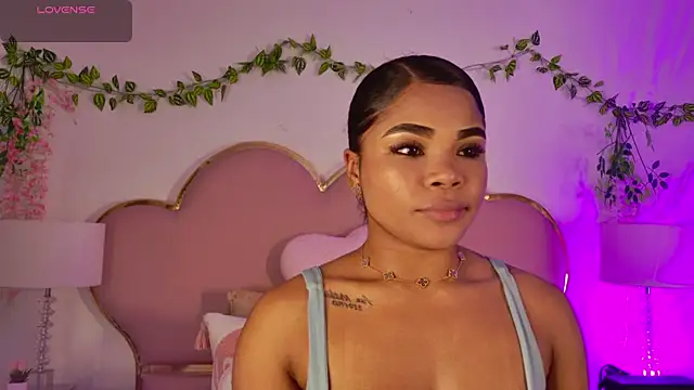 NahiaraReina online show from June 2, 1:46 pm