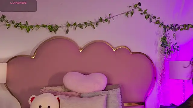 NahiaraReina online show from June 25, 1:37 pm