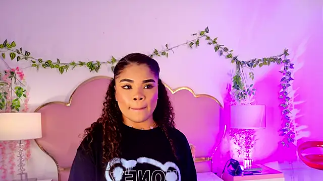 NahiaraReina online show from July 24, 1:31 pm