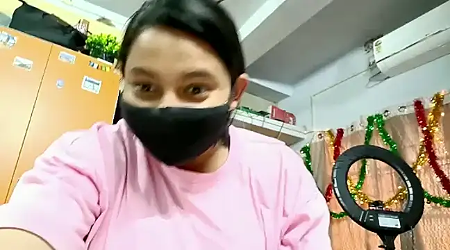 Snapshot of Deshi_Chori chatting on February 12, 11:18 am Deshi Chori online show from February 12, 11:18 am