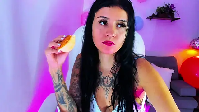 Snapshot of yenny_garcia chatting on October 22, 6:40 pm yenny garcia online show from October 22, 6:40 pm