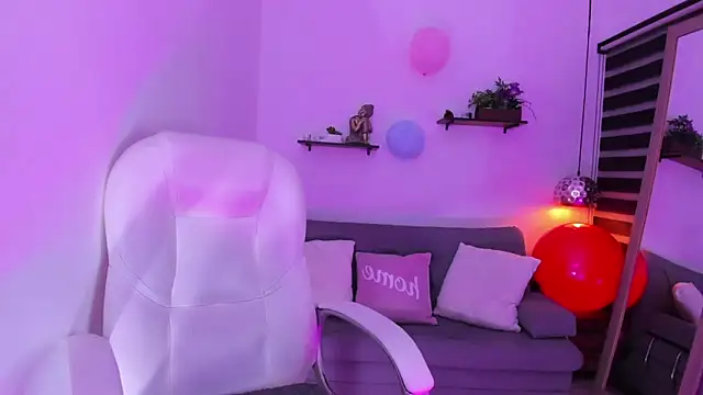 Snapshot of yenny_garcia chatting on November 8, 6:18 pm yenny garcia online show from November 8, 6:18 pm