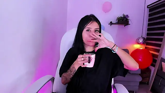 Snapshot of yenny_garcia chatting on November 11, 6:19 pm yenny garcia online show from November 11, 6:19 pm