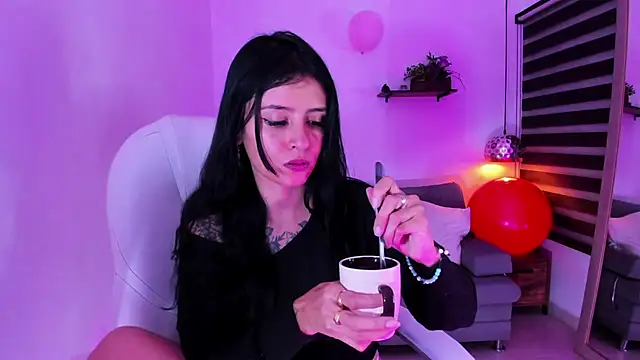 Snapshot of yenny_garcia chatting on November 13, 6:40 pm yenny garcia online show from November 13, 6:40 pm