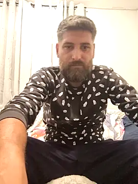 Snapshot of Calin251283 chatting on November 8, 6:40 pm Calin251283 online show from November 8, 6:40 pm