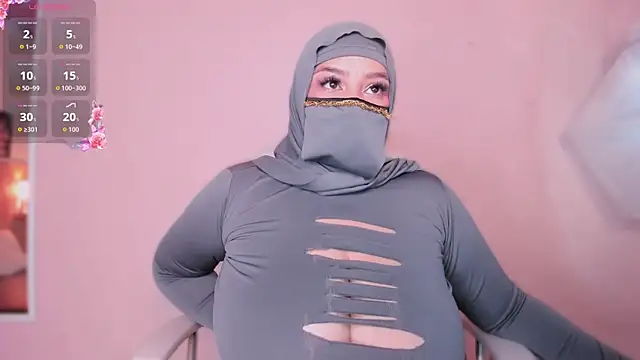 Snapshot of cloe_sirena chatting on May 25, 1:28 pm cloe sirena online show from May 25, 1:28 pm
