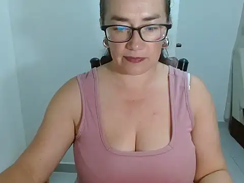 Snapshot of AllisonMillerHot chatting on December 24, 9:28 am AllisonMillerHot online show from December 24, 9:28 am