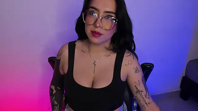 Snapshot of AnnikaMerliahh_ chatting on October 17, 3:20 am AnnikaMerliahh online show from October 17, 3:20 am