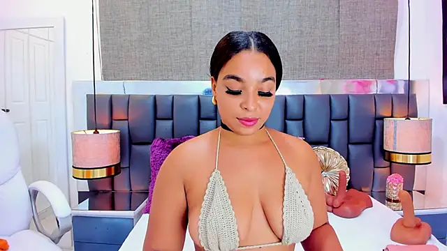 EileenBenzon online show from January 31, 4:38 pm