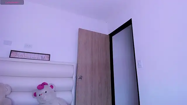 Snapshot of gaby_desire777 chatting on June 20, 8:06 am gaby desire777 online show from June 20, 8:06 am