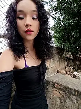 sweet outdoor charm online show from January 11, 7:19 pm