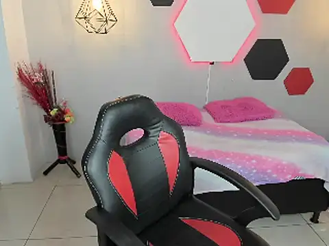 sofiakey online show from December 5, 3:59 am