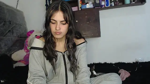 Snapshot of skinny_sweet2411 chatting on November 17, 7:14 am skinny sweet2411 online show from November 17, 7:14 am