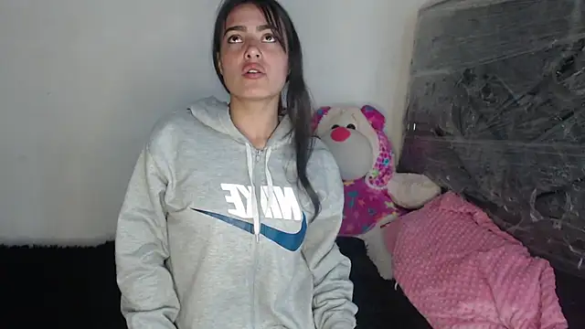 Snapshot of skinny_sweet2411 chatting on December 16, 12:48 am skinny sweet2411 online show from December 16, 12:48 am