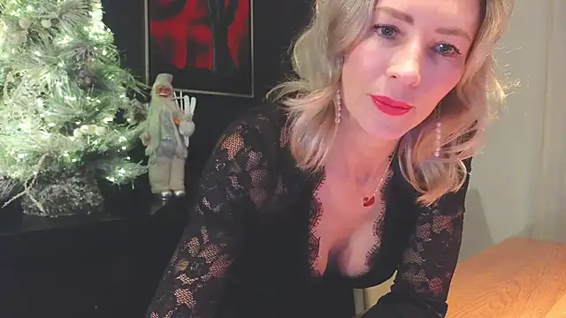 Snapshot of _Maddalena_ chatting on December 24, 11:00 pm  Maddalena  online show from December 24, 11:00 pm