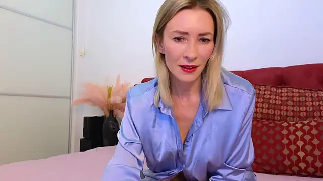 Snapshot of _Maddalena_ chatting on January 6, 8:39 pm  Maddalena  online show from January 6, 8:39 pm