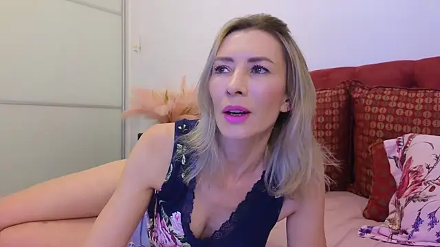 Snapshot of _Maddalena_ chatting on January 7, 8:52 pm  Maddalena  online show from January 7, 8:52 pm