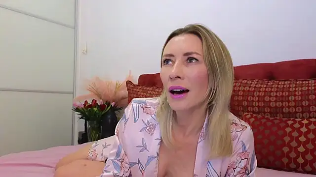 Snapshot of _Maddalena_ chatting on February 14, 9:21 pm  Maddalena  online show from February 14, 9:21 pm