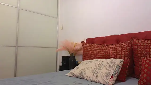 Snapshot of _Maddalena_ chatting on February 21, 9:32 pm  Maddalena  online show from February 21, 9:32 pm