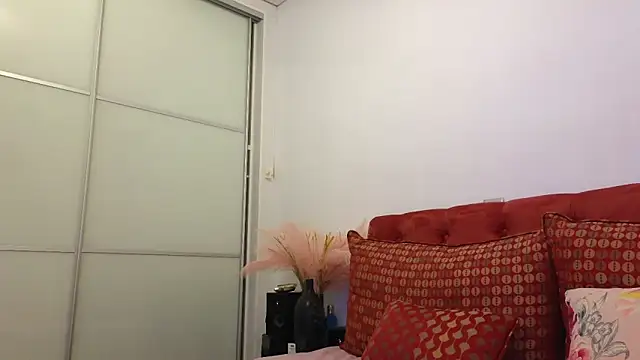 Snapshot of _Maddalena_ chatting on March 3, 9:05 pm  Maddalena  online show from March 3, 9:05 pm