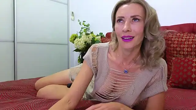 Snapshot of _Maddalena_ chatting on September 28, 8:47 pm  Maddalena  online show from September 28, 8:47 pm