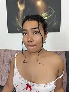 Snapshot of Rousse_blue chatting on July 8, 3:22 am Rousse blue online show from July 8, 3:22 am
