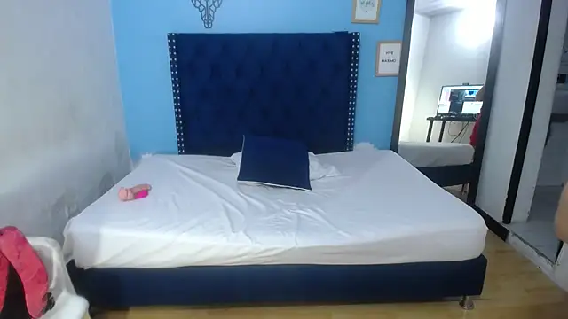 kinky redhead18 online show from November 19, 1:44 pm