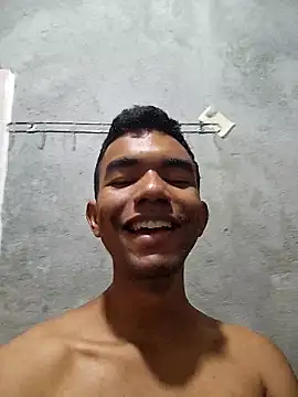 Reynold2608 online show from May 2, 11:48 am