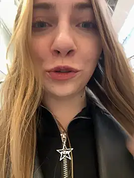 Snapshot of Sunny___Bunny chatting on December 2, 10:09 am Sunny Bunny online show from December 2, 10:09 am