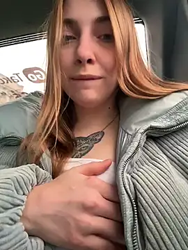 Snapshot of Sunny___Bunny chatting on December 3, 9:18 am Sunny Bunny online show from December 3, 9:18 am