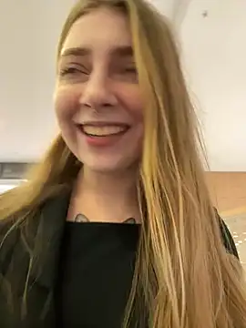 Snapshot of Sunny___Bunny chatting on December 19, 12:12 pm Sunny Bunny online show from December 19, 12:12 pm