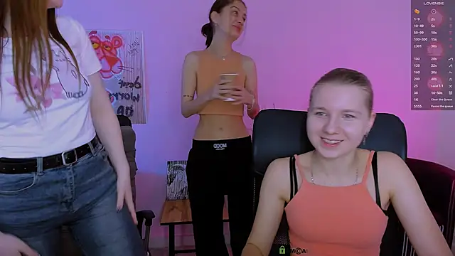 Snapshot of pure_radiance1 chatting on November 28, 10:18 am pure radiance1 online show from November 28, 10:18 am