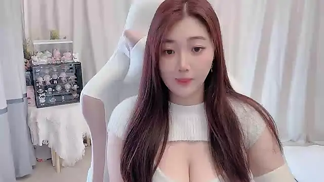 Snapshot of Stars_Elyn chatting on December 18, 5:04 am Stars Elyn online show from December 18, 5:04 am