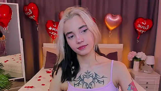 as1an girlfriend online show from February 18, 1:22 pm