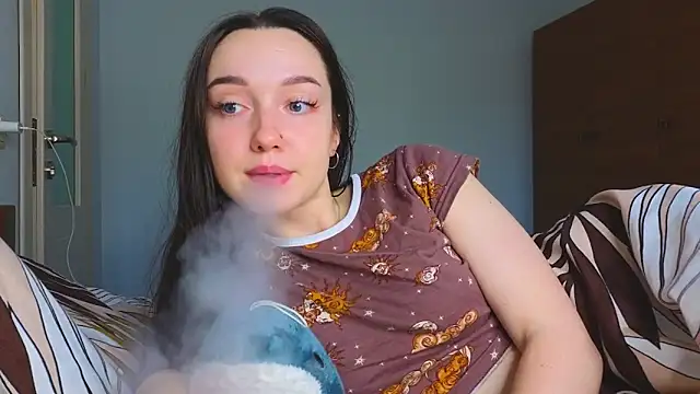 Snapshot of Wild_Sophie_ chatting on January 3, 8:10 am Wild Sophie online show from January 3, 8:10 am