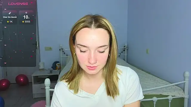 Snapshot of Wild_Sophie_ chatting on December 3, 5:55 pm Wild Sophie online show from December 3, 5:55 pm