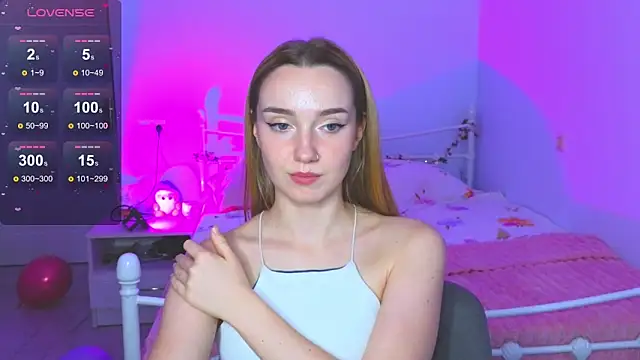 Snapshot of Wild_Sophie_ chatting on December 13, 7:53 pm Wild Sophie online show from December 13, 7:53 pm