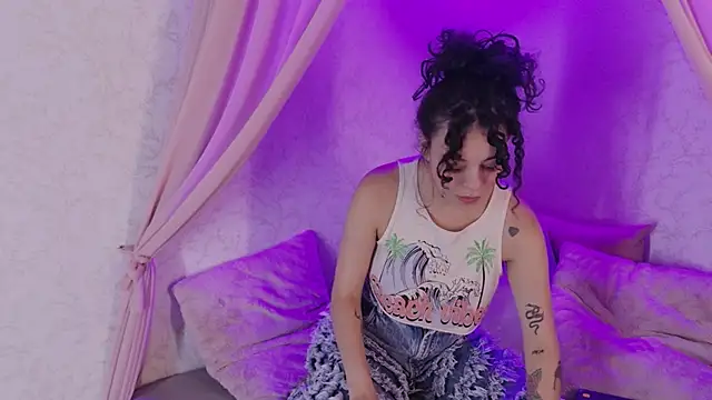 KatherineGomez online show from June 18, 9:14 am
