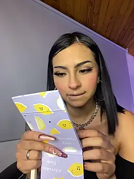 Hilary pinkk online show from April 28, 2:27 am