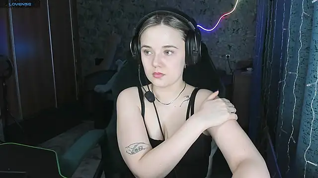 Your small bunny online show from February 6, 2:26 pm