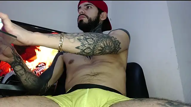 Snapshot of BlackTattooKing chatting on October 24, 7:54 pm BlackTattooKing online show from October 24, 7:54 pm