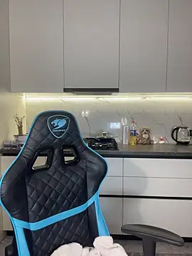 CurlyLara online show from March 6, 2:19 am