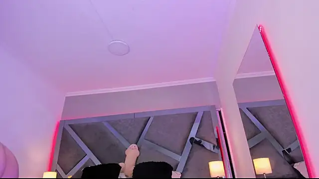 AmberiniHoffman online show from February 20, 12:04 pm