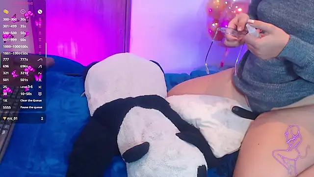 Snapshot of Thea_Aphros_ chatting on July 28, 9:58 pm Thea Aphros online show from July 28, 9:58 pm