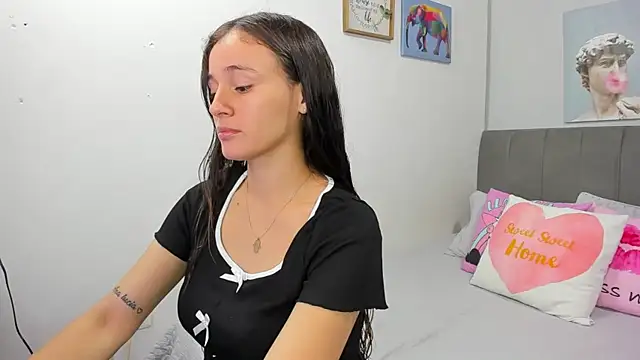 naughtyloverss online show from May 13, 2:47 pm