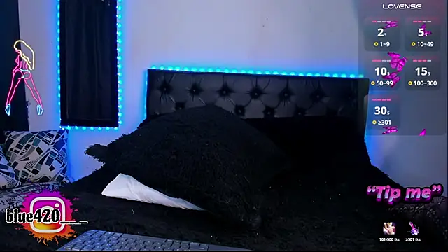 Snapshot of Skyler__blue4 chatting on January 7, 1:28 am Skyler blue4 online show from January 7, 1:28 am