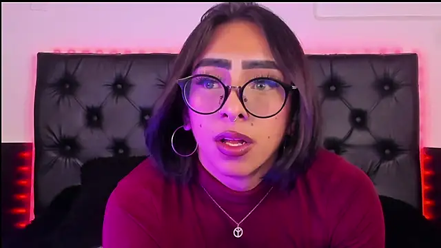 Snapshot of Skyler__blue4 chatting on February 1, 1:23 am Skyler blue4 online show from February 1, 1:23 am